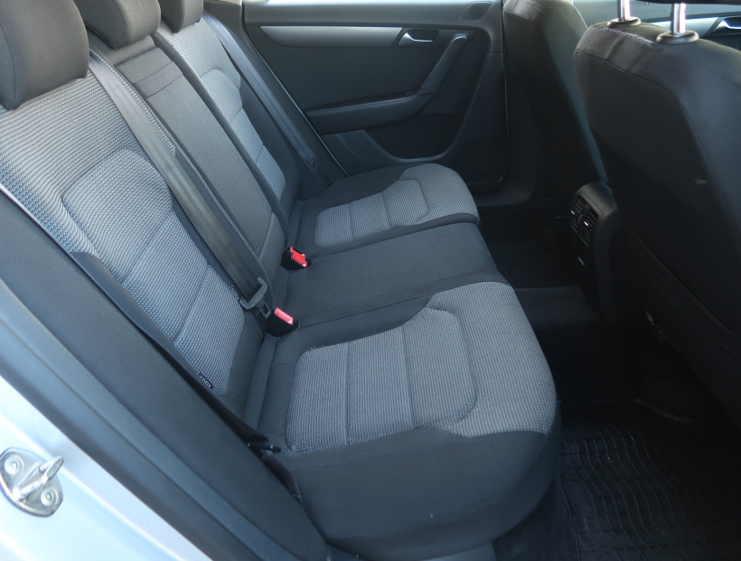 Volkswagen Passat, 2011