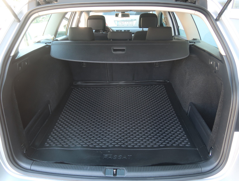 Volkswagen Passat, 2011