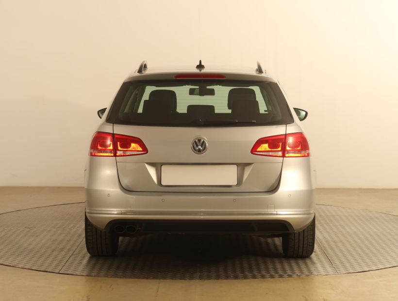 Volkswagen Passat, 2011