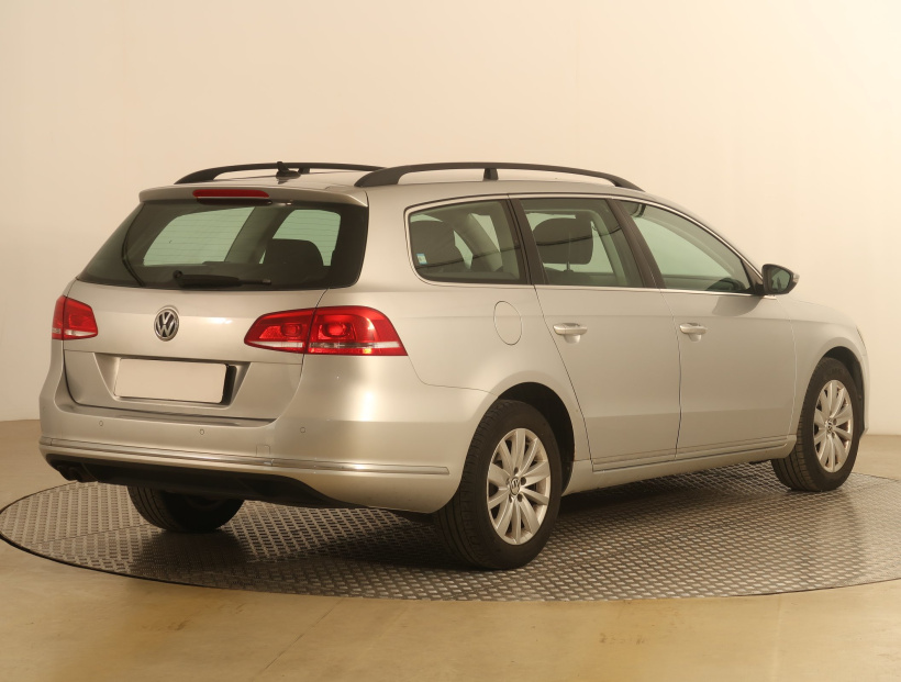 Volkswagen Passat, 2011