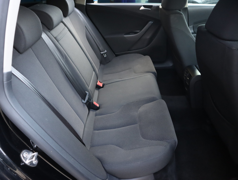 Volkswagen Passat, 2010