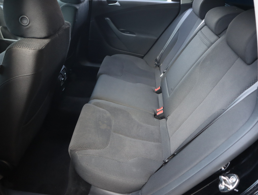 Volkswagen Passat, 2010