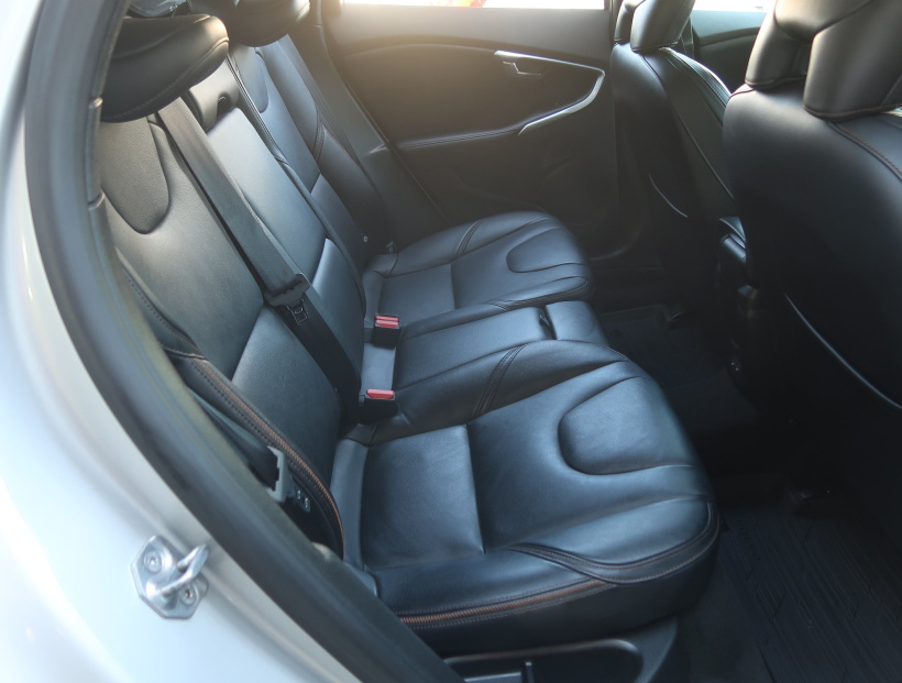 Volvo V40 Cross Country, 2015