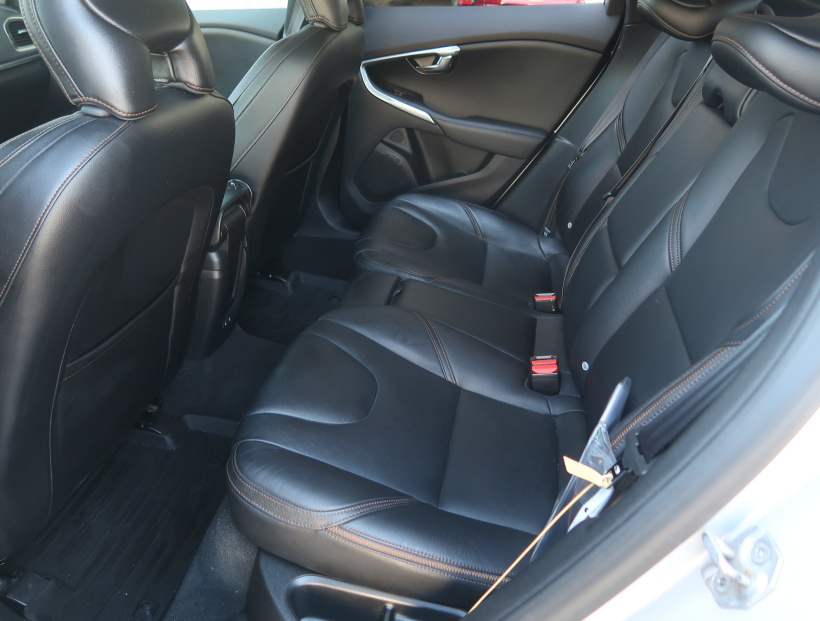 Volvo V40 Cross Country, 2015