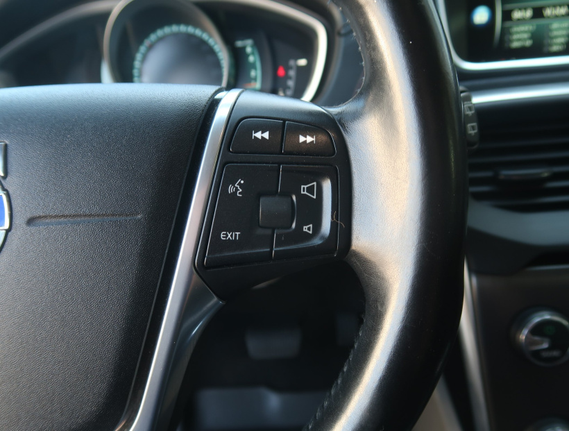 Volvo V40 Cross Country, 2015