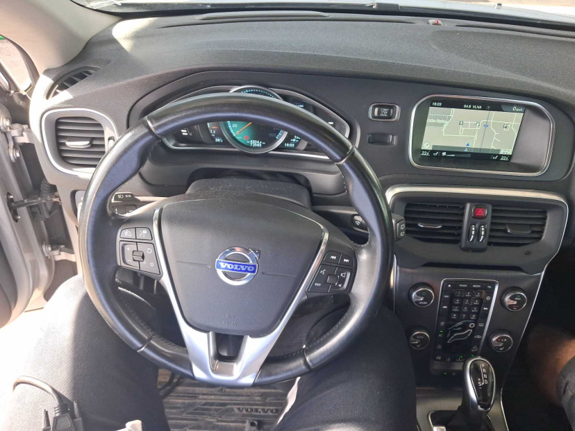 Volvo V40 Cross Country, 2015