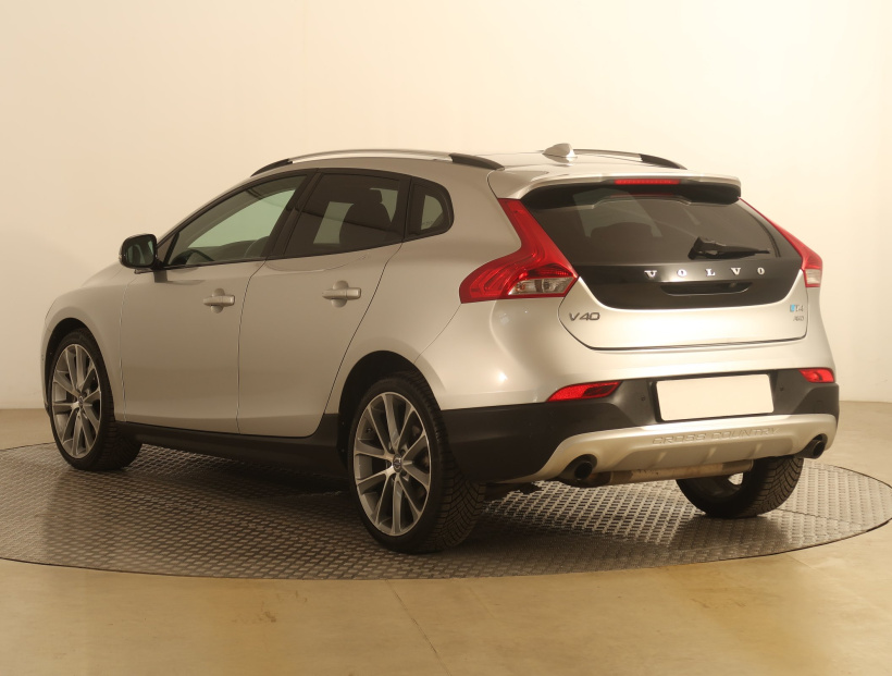 Volvo V40 Cross Country, 2015