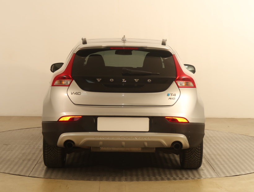 Volvo V40 Cross Country, 2015