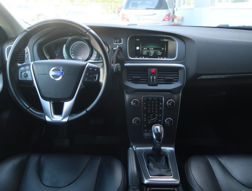 Volvo V40 Cross Country, 2015