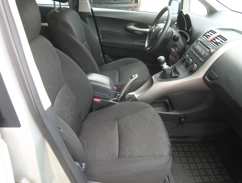 Toyota Auris, 2009