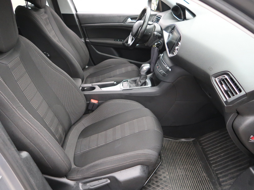 Peugeot 308, 2015