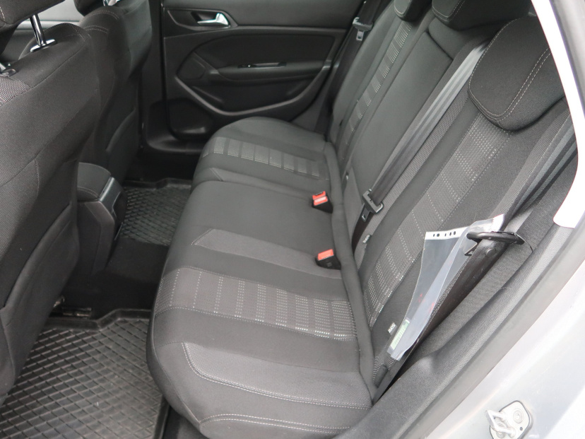 Peugeot 308, 2015
