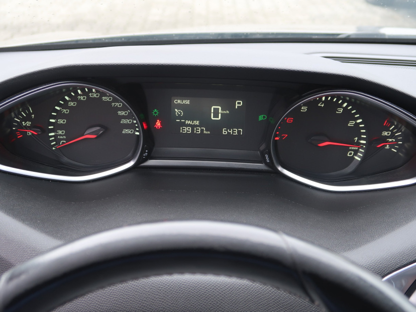 Peugeot 308, 2015