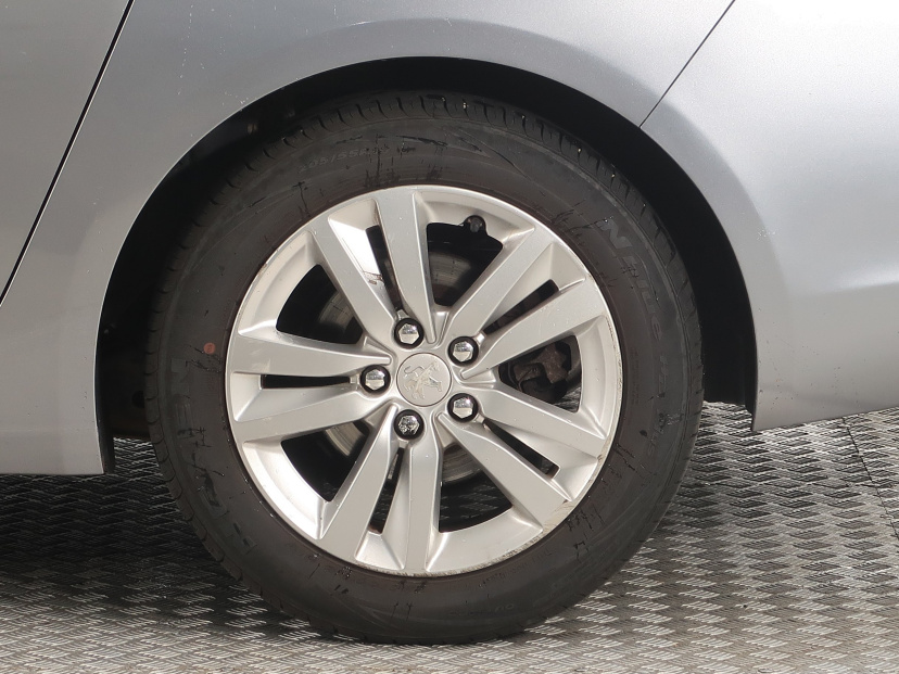 Peugeot 308, 2015
