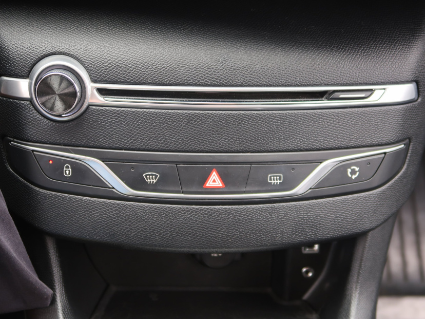 Peugeot 308, 2015