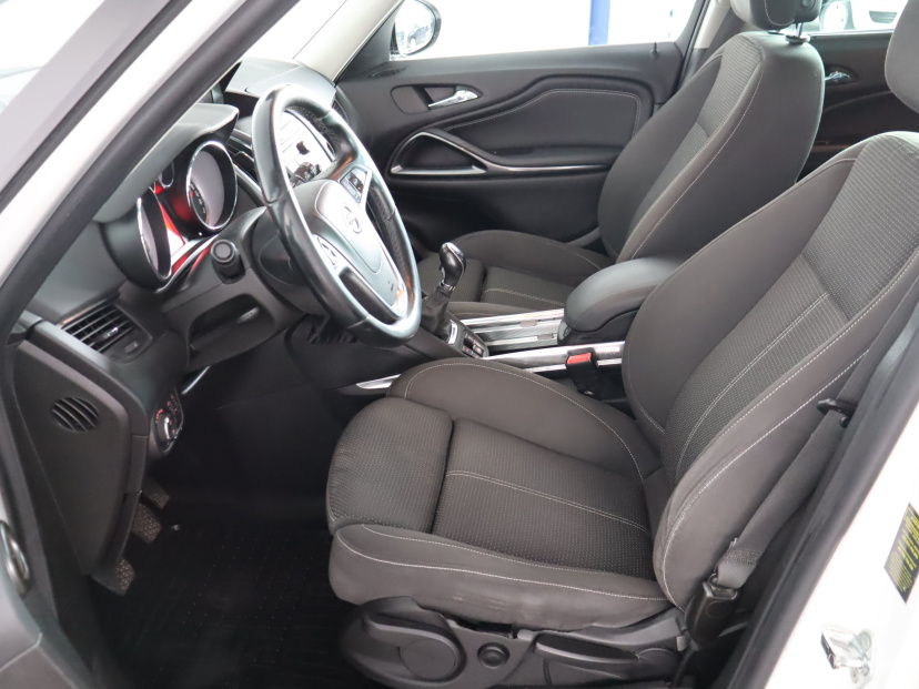 Opel Zafira Tourer, 2015