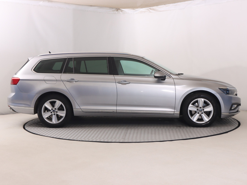 Volkswagen Passat, 2023