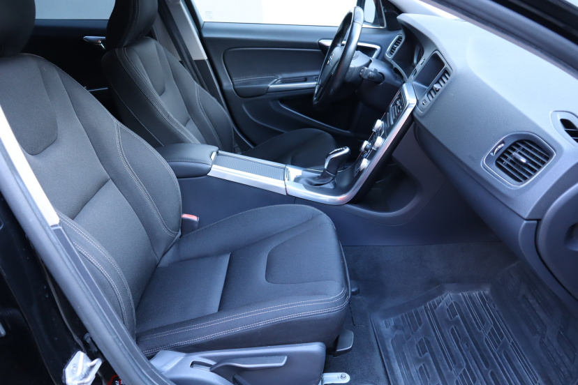 Volvo V60, 2015