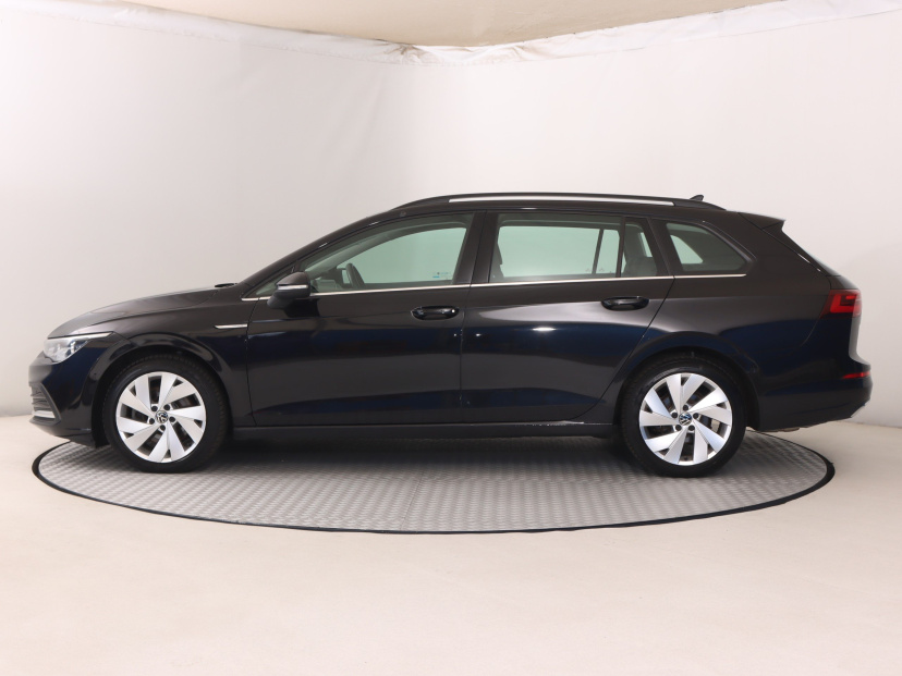 Volkswagen Golf, 2022