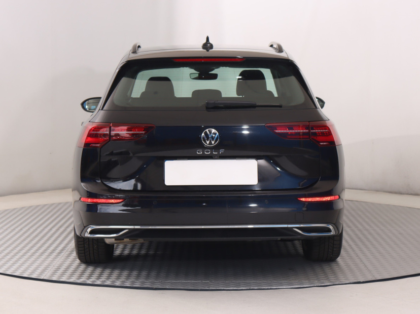 Volkswagen Golf, 2022