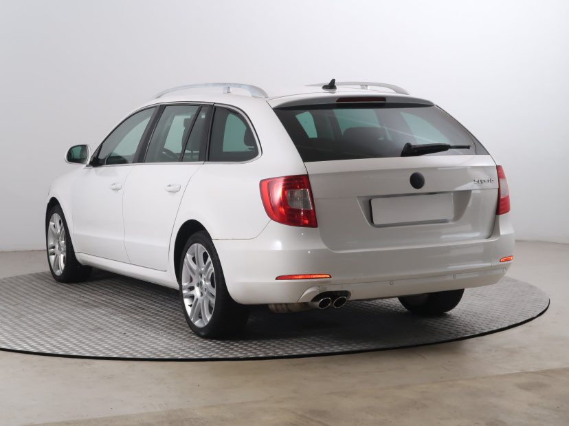 Škoda Superb, 2010