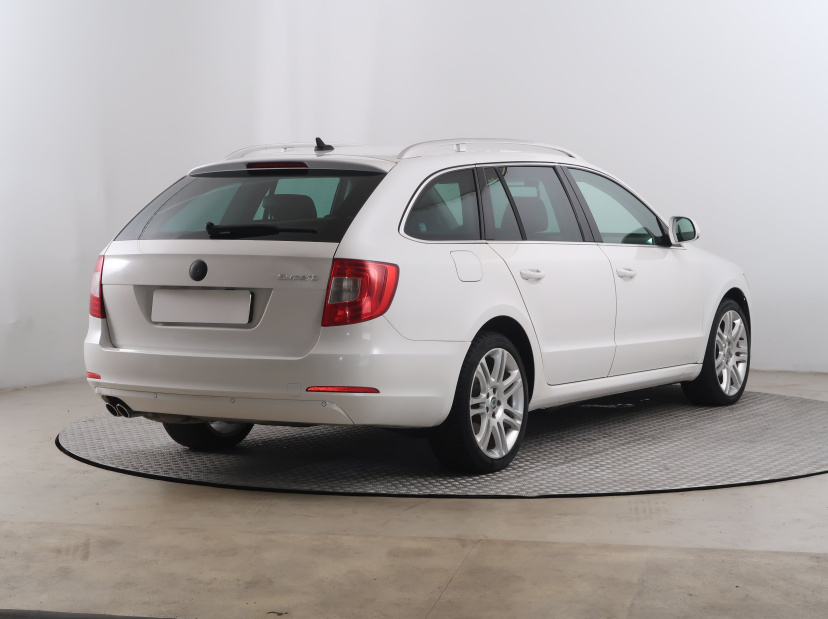 Škoda Superb, 2010