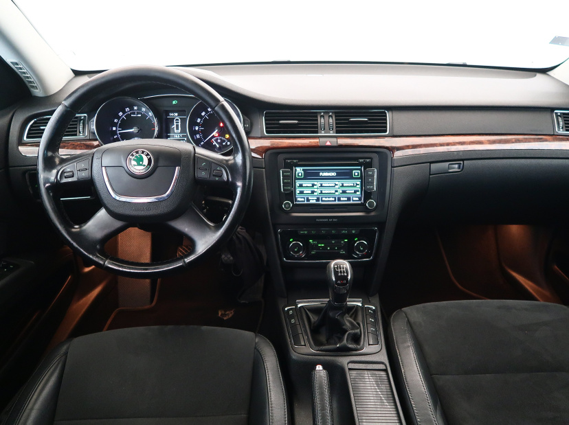 Škoda Superb, 2010