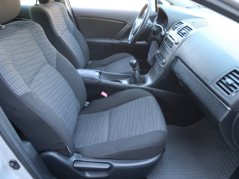 Toyota Avensis, 2011