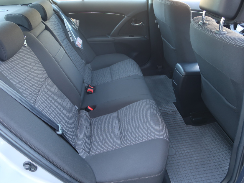 Toyota Avensis, 2011