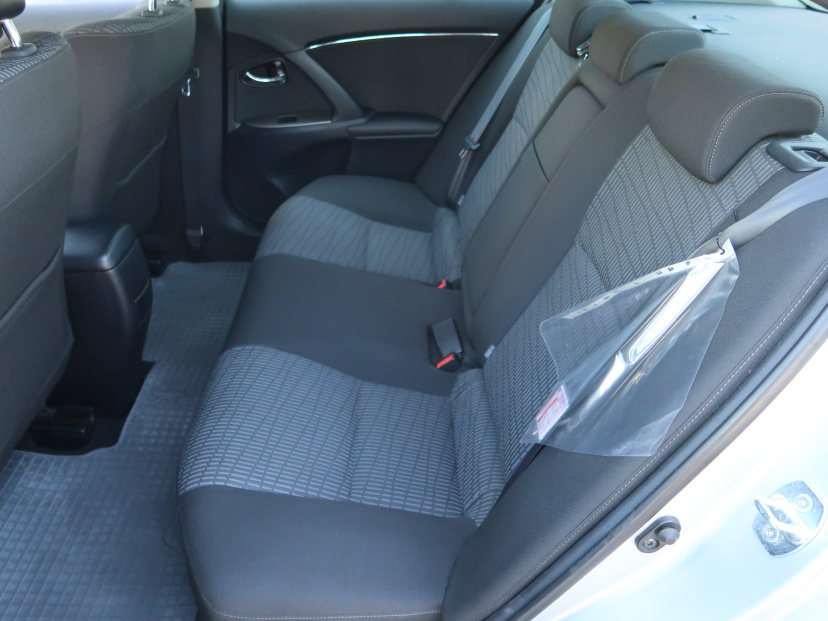 Toyota Avensis, 2011