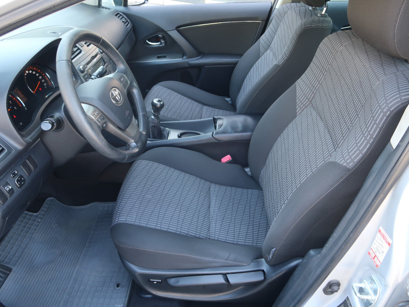 Toyota Avensis, 2011
