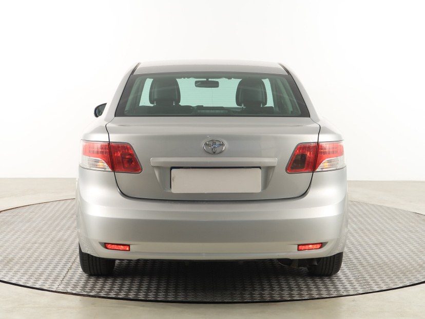 Toyota Avensis, 2011