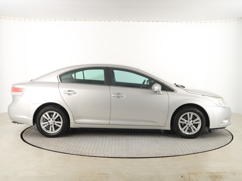 Toyota Avensis, 2011