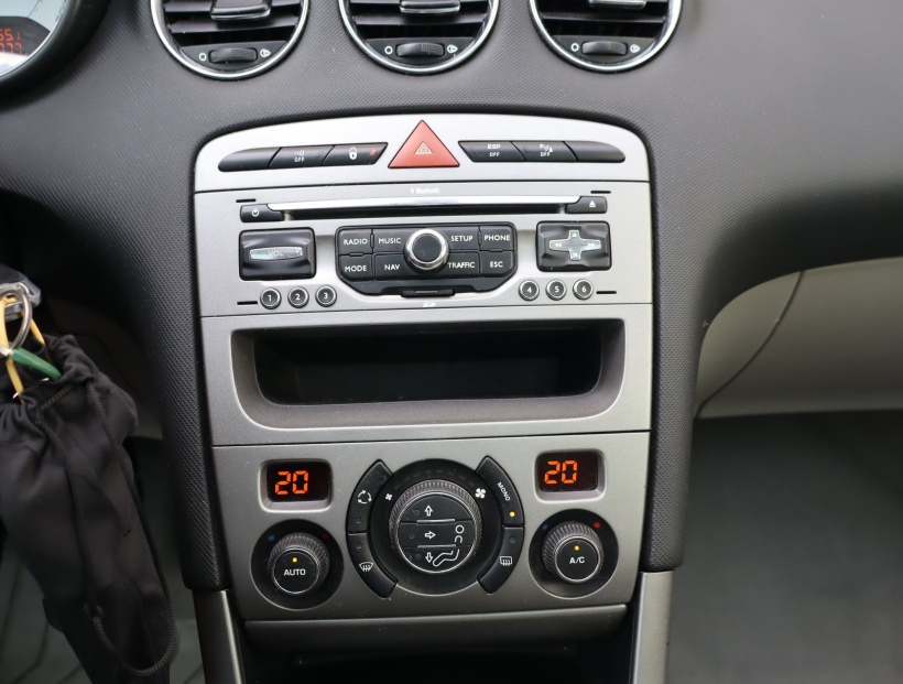Peugeot 308, 2011