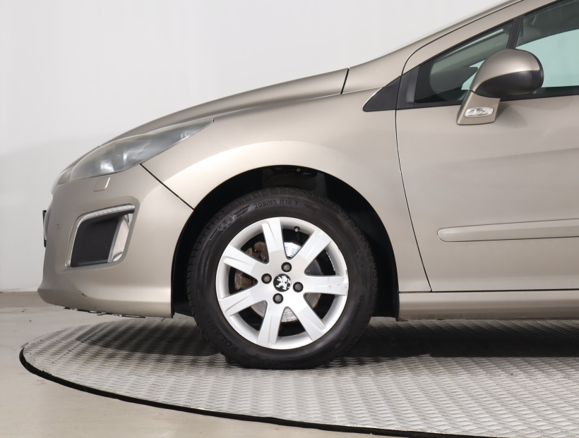 Peugeot 308, 2011