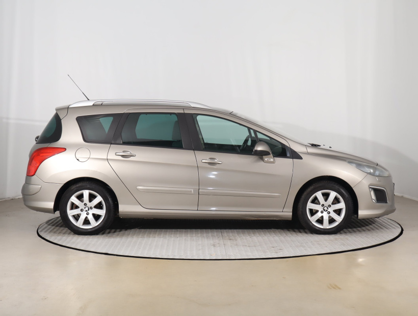 Peugeot 308, 2011
