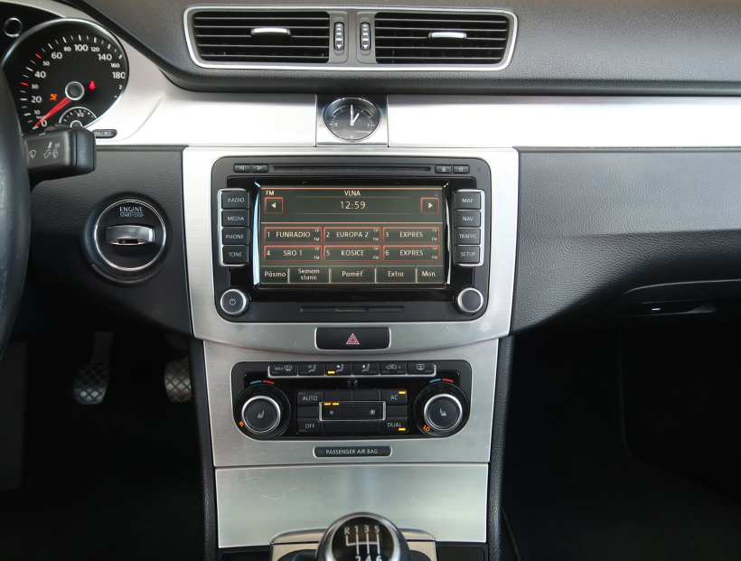 Volkswagen Passat CC, 2011