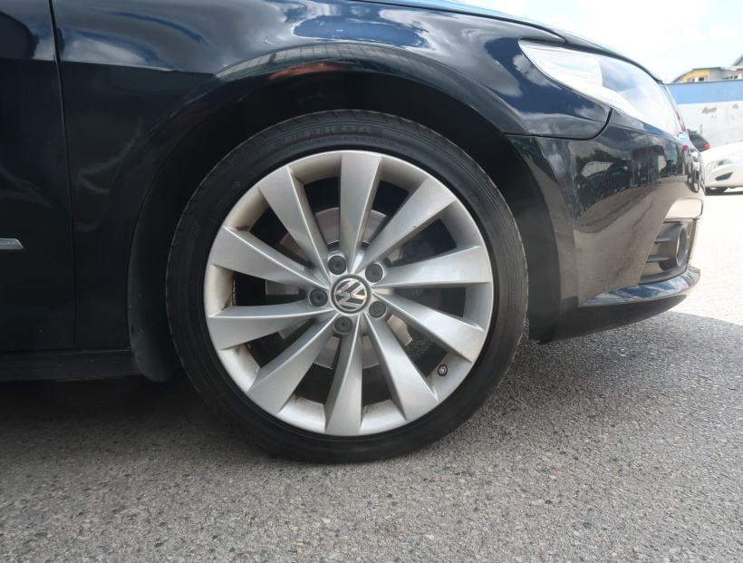 Volkswagen Passat CC, 2011