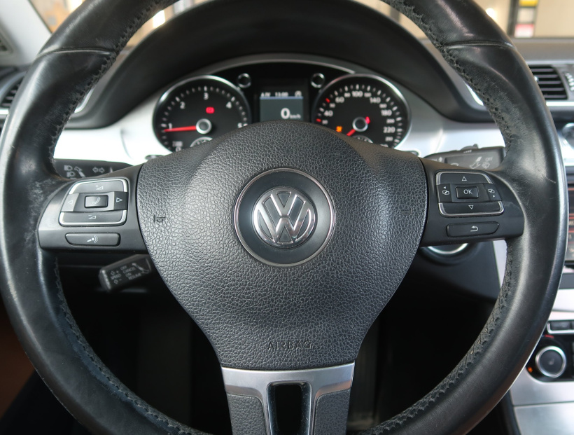 Volkswagen Passat CC, 2011