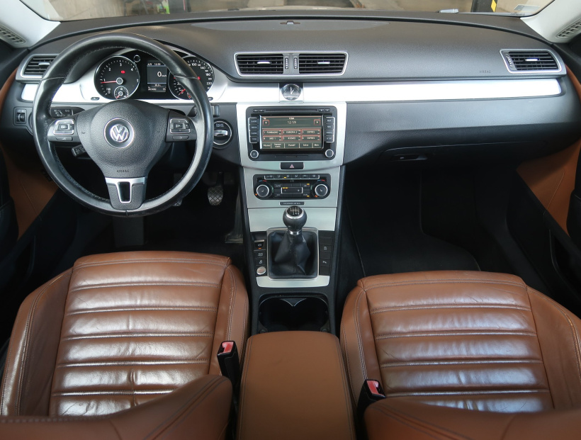 Volkswagen Passat CC, 2011