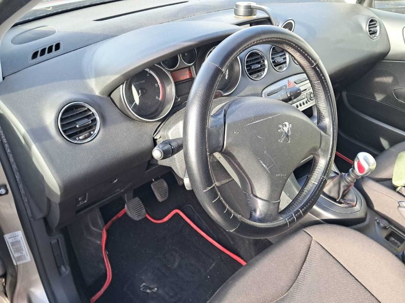 Peugeot 308, 2011