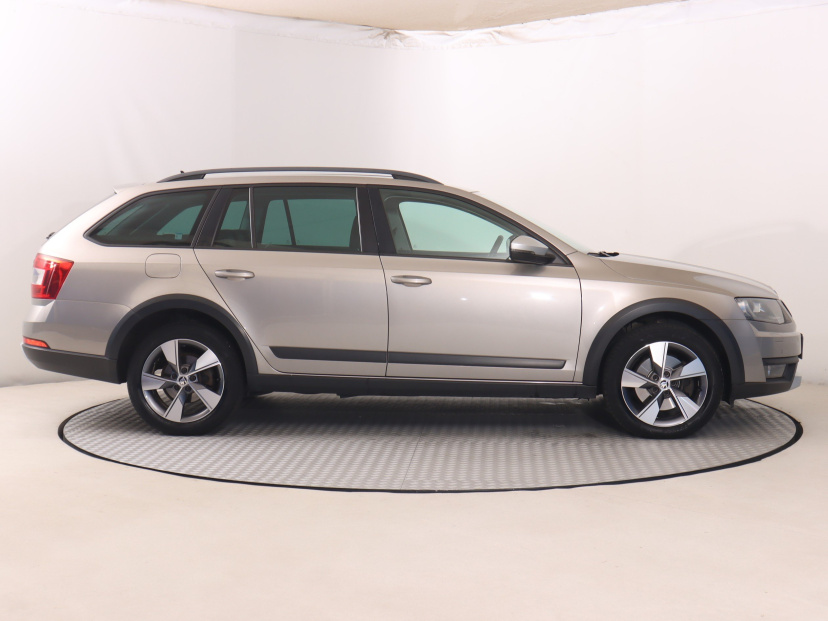 Škoda Octavia Scout, 2015