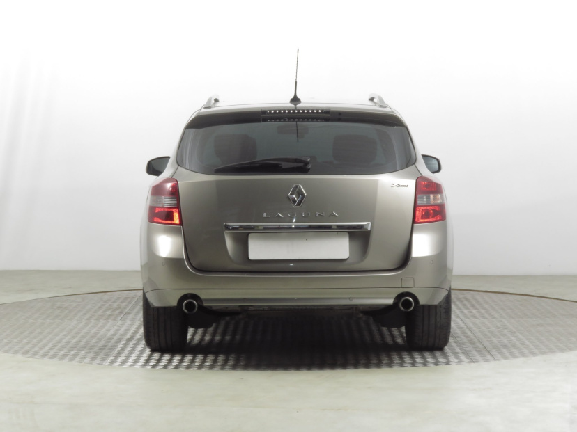Renault Laguna, 2011