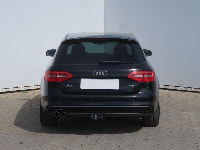 Audi A4, 2015