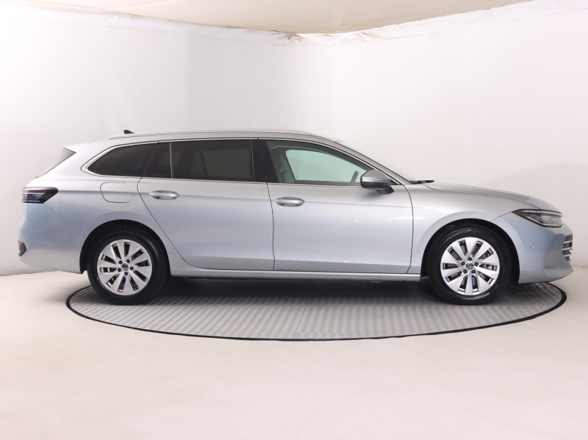 Volkswagen Passat, 2024