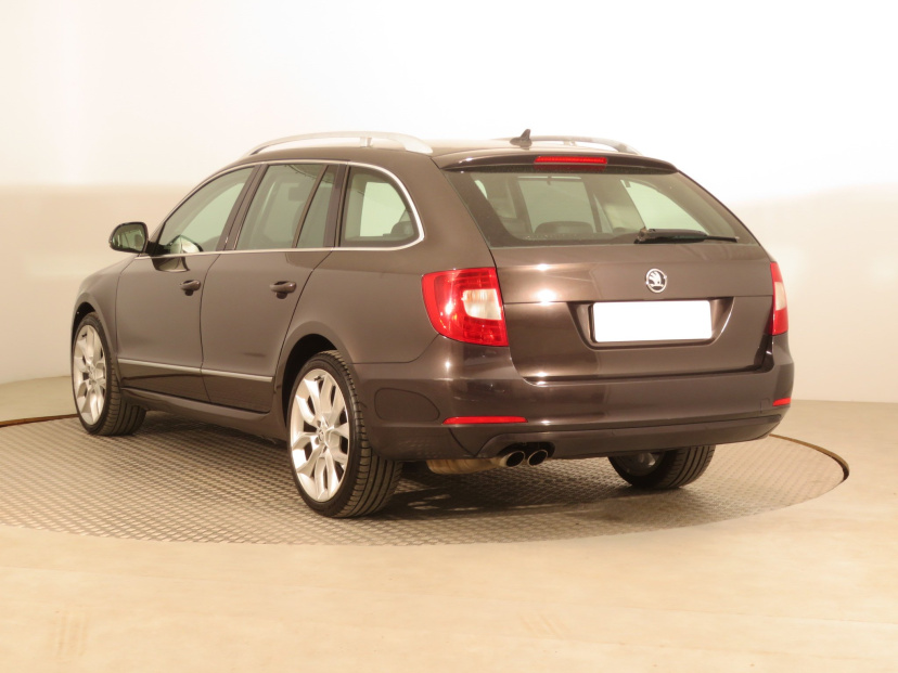 Škoda Superb, 2010