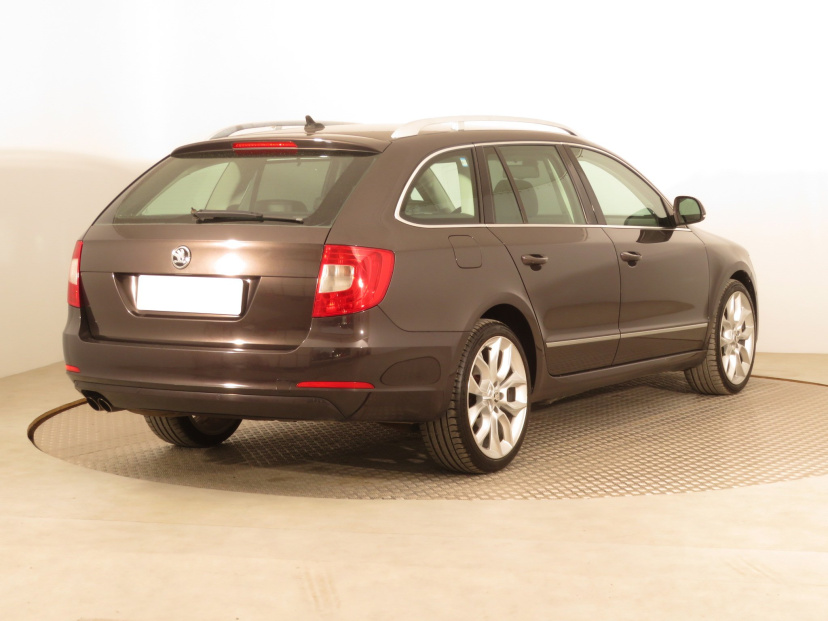 Škoda Superb, 2010