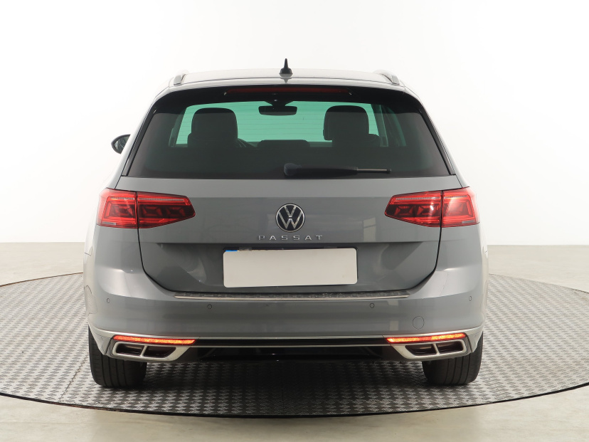 Volkswagen Passat, 2022