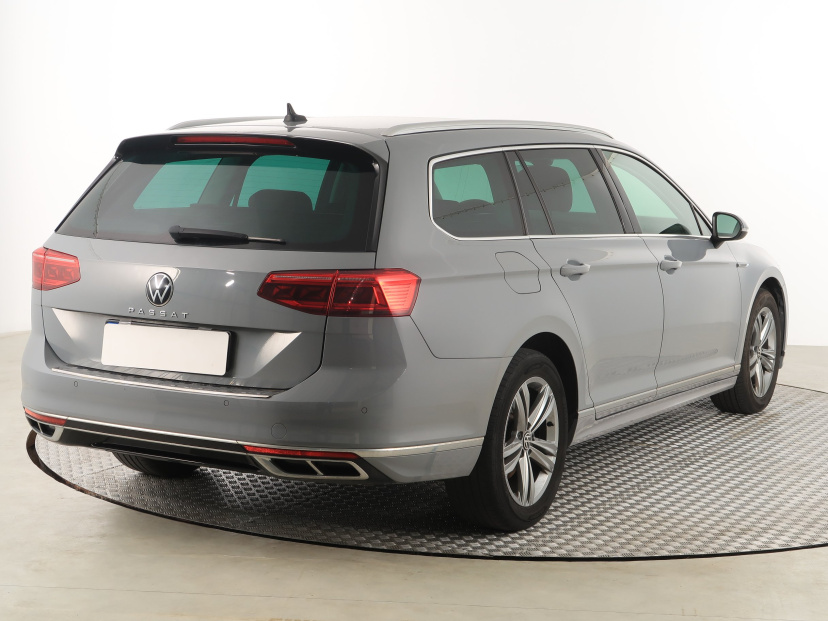 Volkswagen Passat, 2022