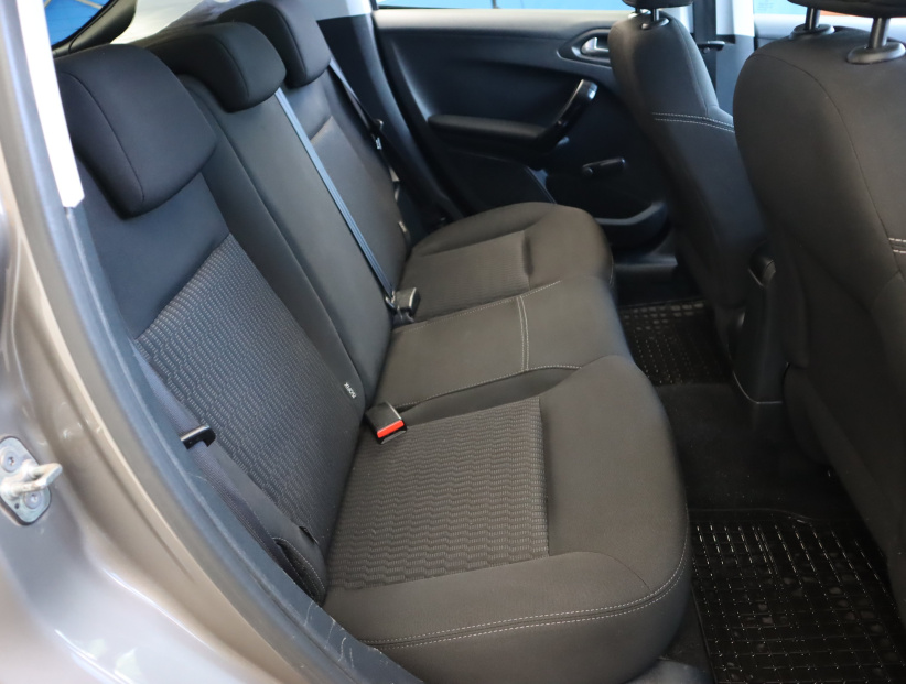 Peugeot 208, 2015